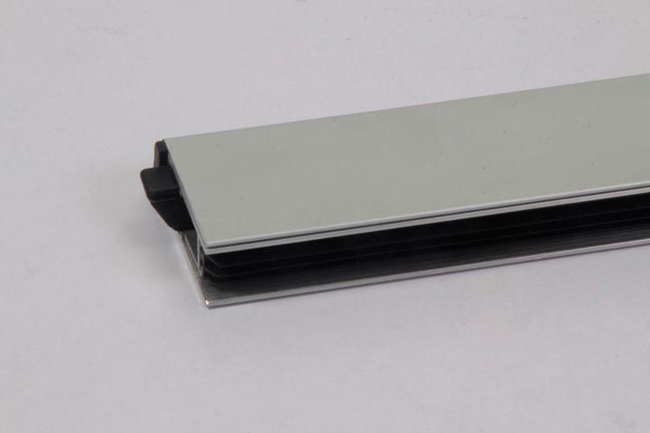Automatic drop down seals Concealed type